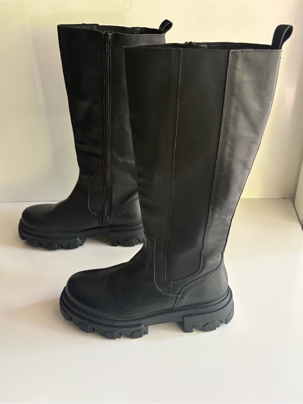 New Steve Madden Esma Black Leather Knee High Lugged Boots Size 9.5 - Picture 5 of 12